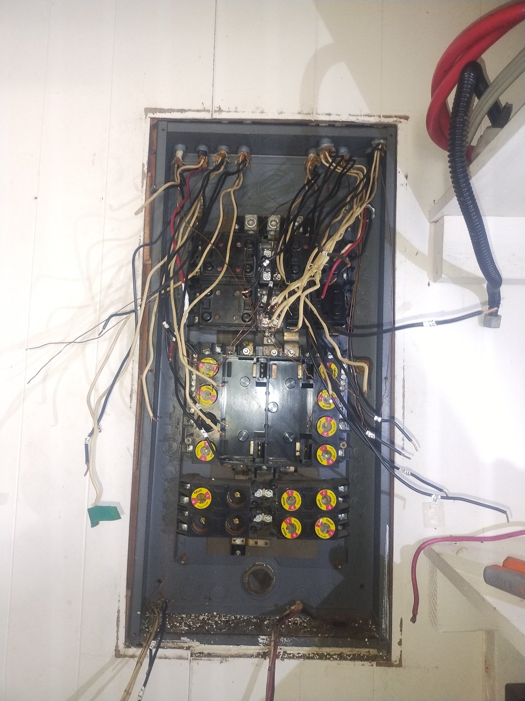 Expert Aluminum wiring replacement in Metairie LA. Thumbnail